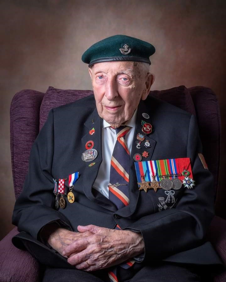 Reg Charles Legion d'honneur - D-Day 80 Memorial